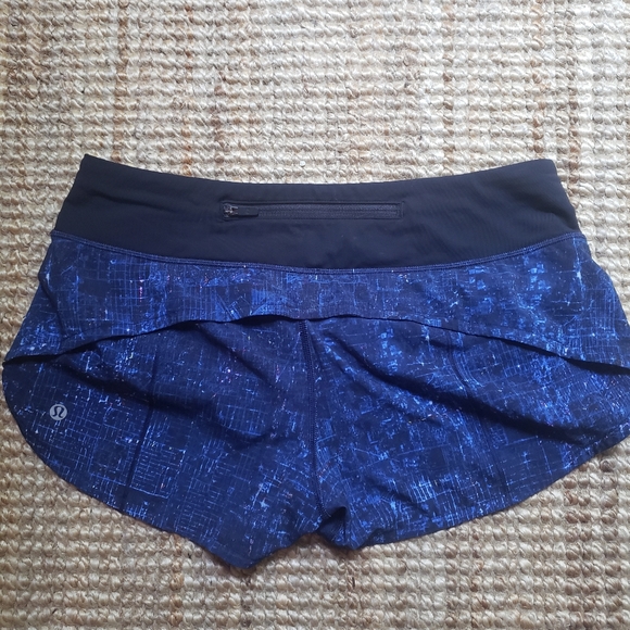 Lululemon shorts blue and black size 6 - Picture 3 of 3